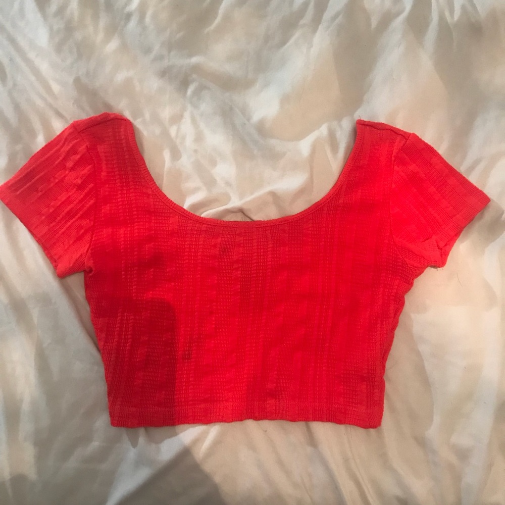 🛑 red crop top 🛑